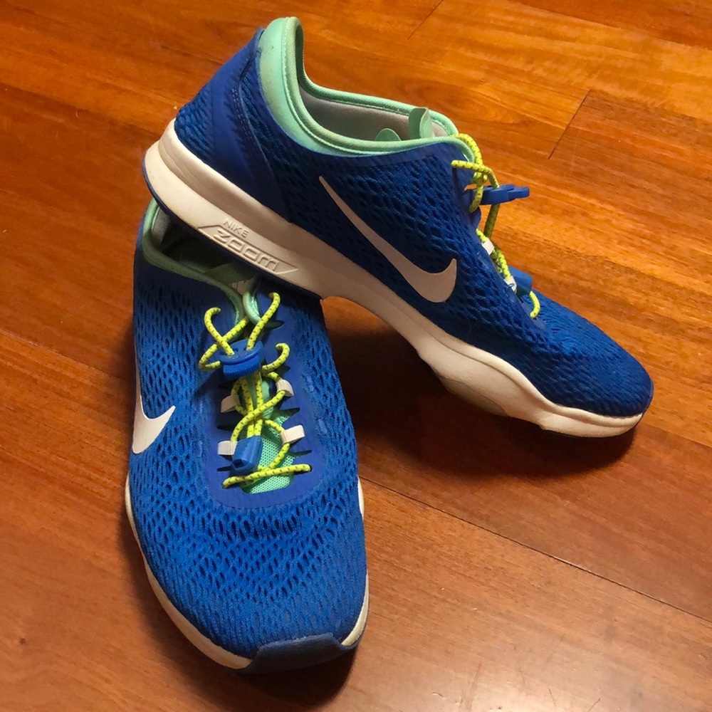 Nike Zoom Fit Sneakers